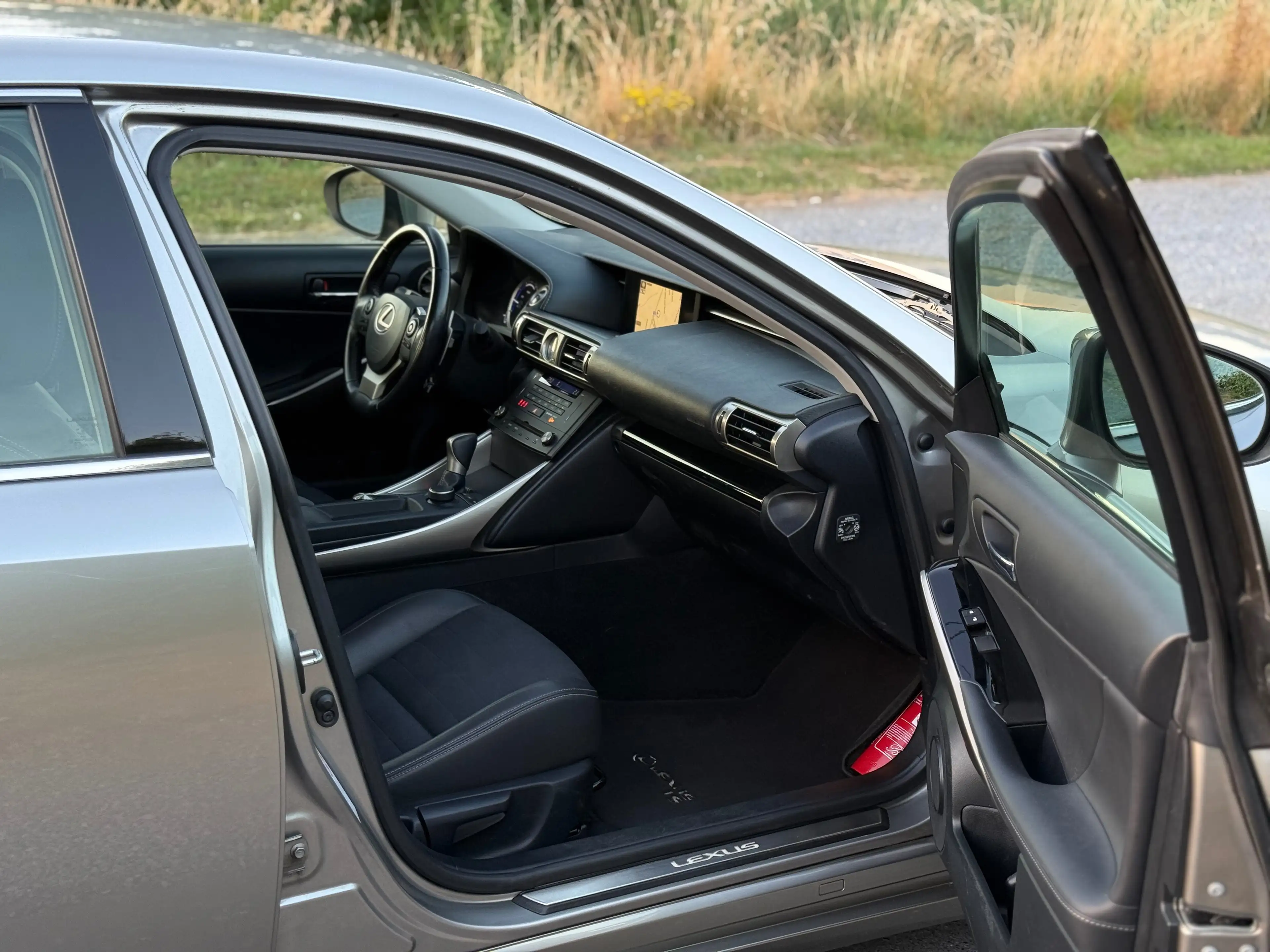 Lexus IS 300 IS 300h 2.5i Business Edition E-CVT — photo 13