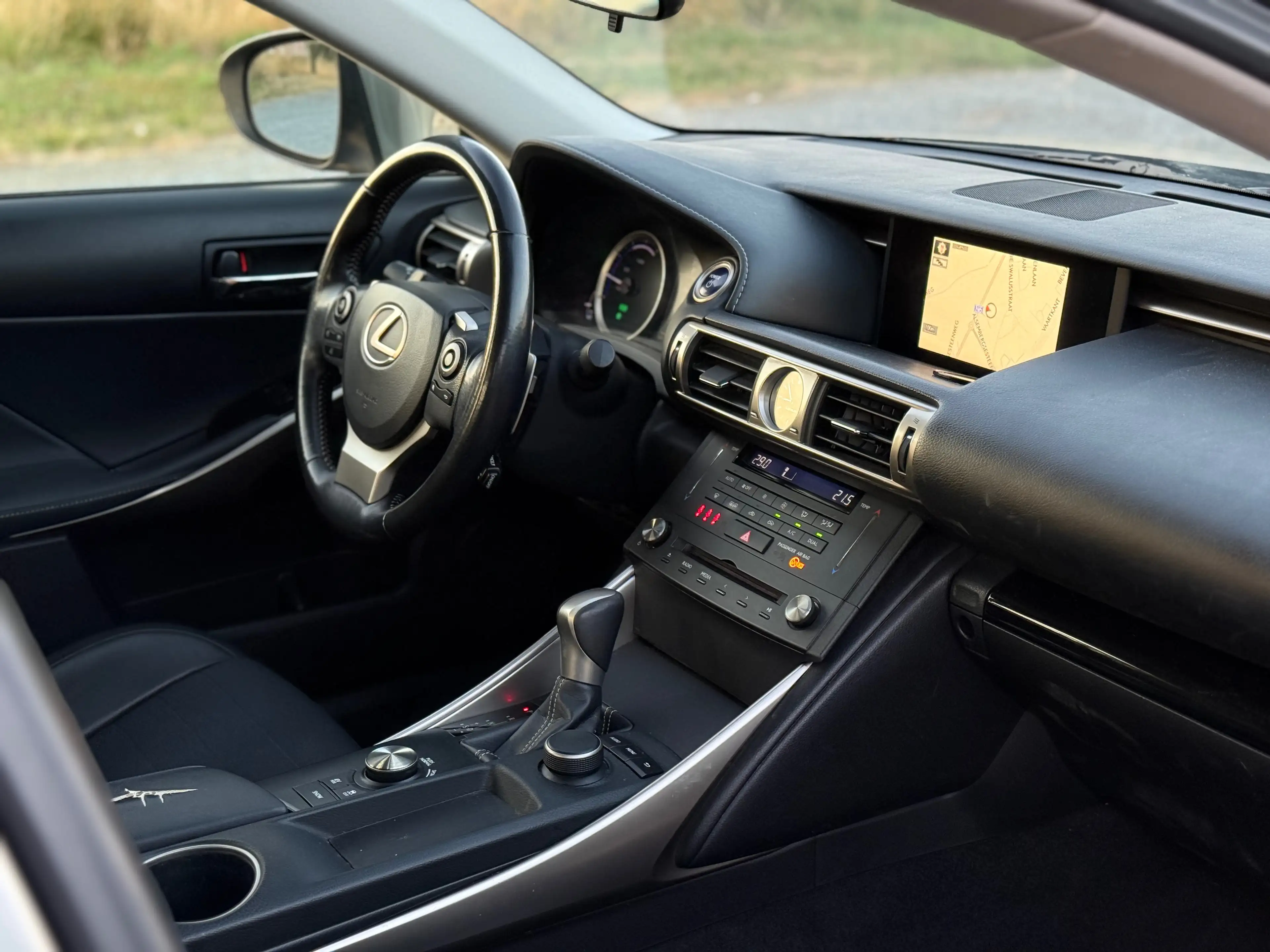 Lexus IS 300 IS 300h 2.5i Business Edition E-CVT — photo 14
