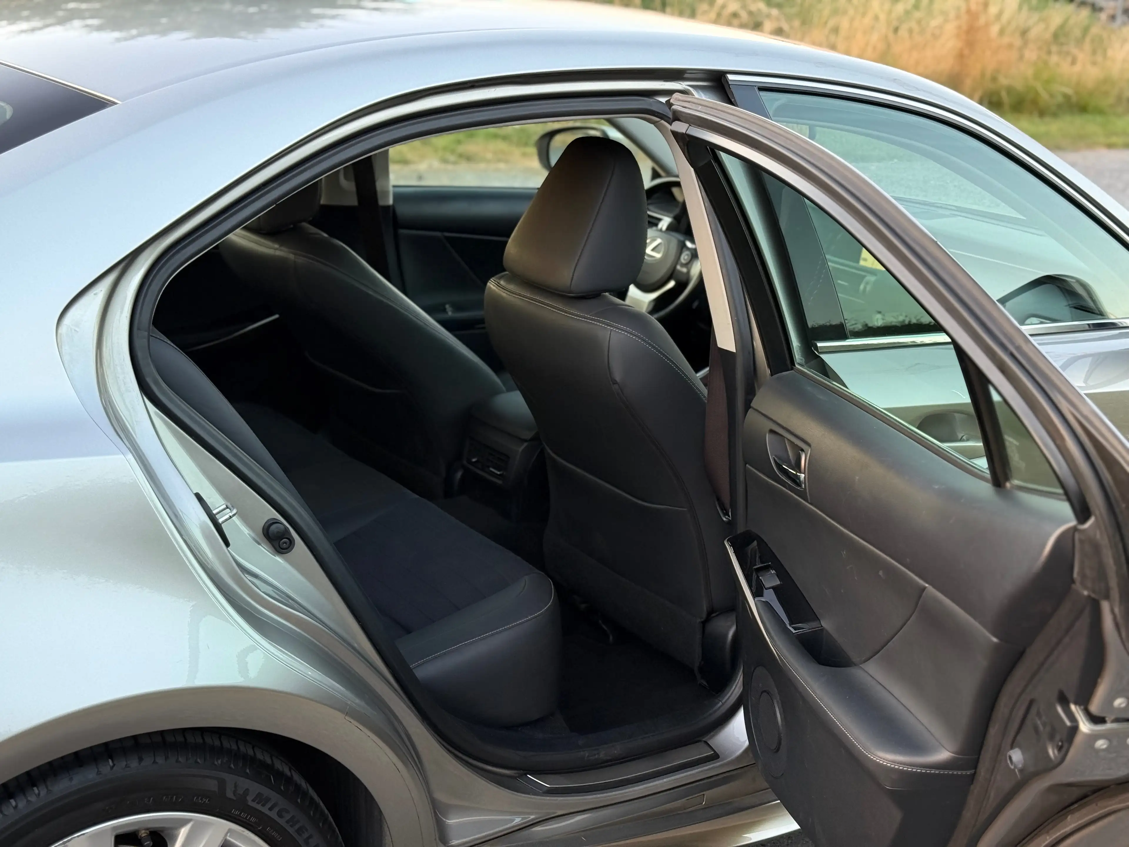 Lexus IS 300 IS 300h 2.5i Business Edition E-CVT — photo 15