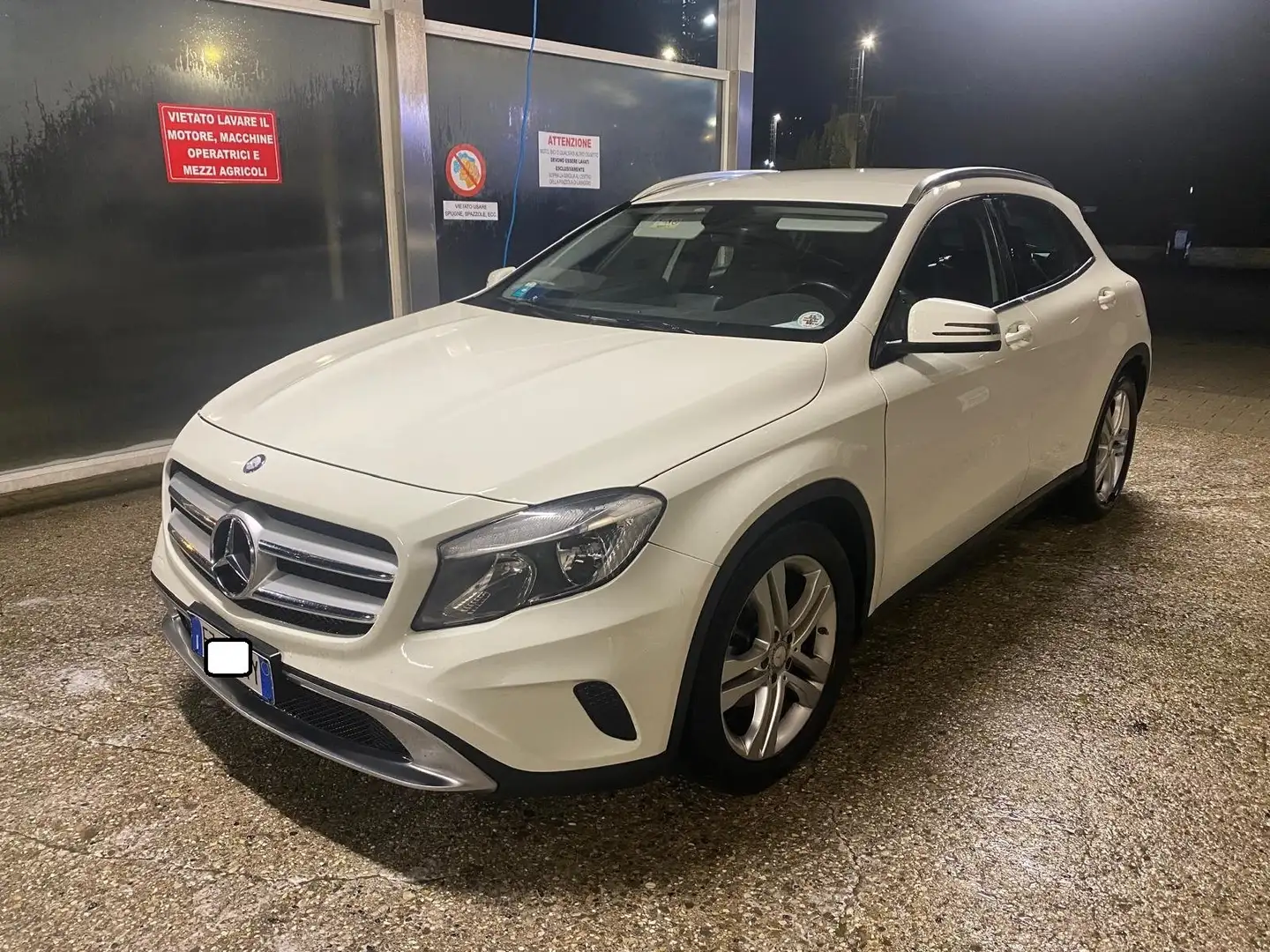 Mercedes-Benz GLA 200 GLA 200 d (cdi) Sport auto Bianco - 1