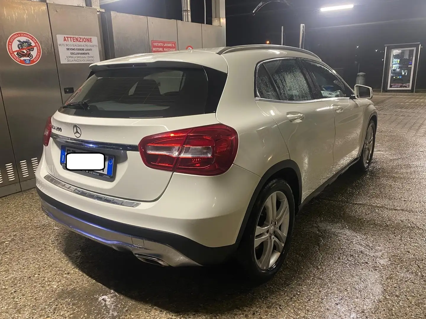 Mercedes-Benz GLA 200 GLA 200 d (cdi) Sport auto Bianco - 2