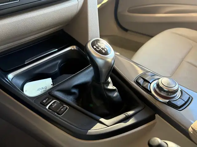 BMW 3 Series view 14