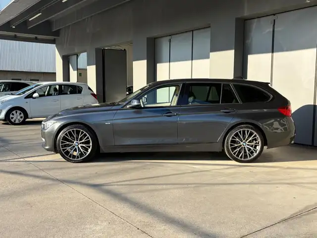 BMW 3 Series view 3