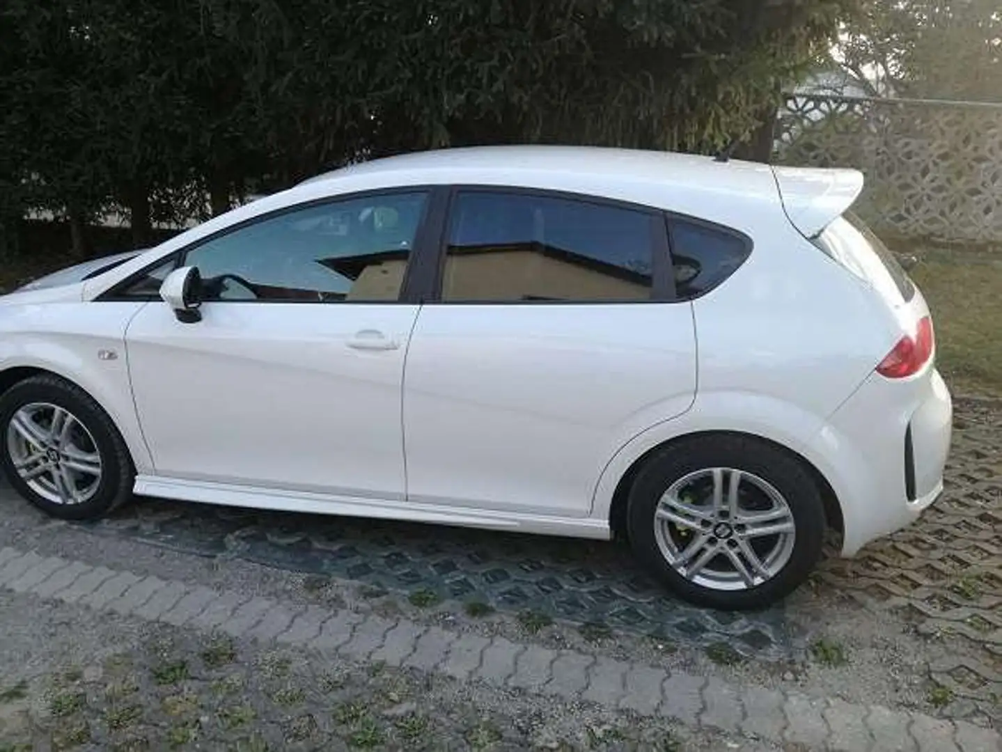 SEAT Leon Leon GT 1,6 TDI CR GT Weiß - 1