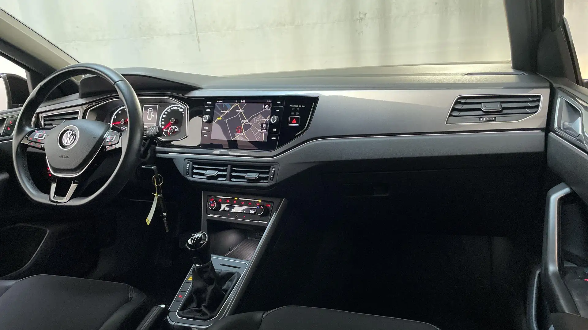 Volkswagen Polo 1.0 TSI Highline Parkeersensoren Navigatie DAB+ Cl Schwarz - 2