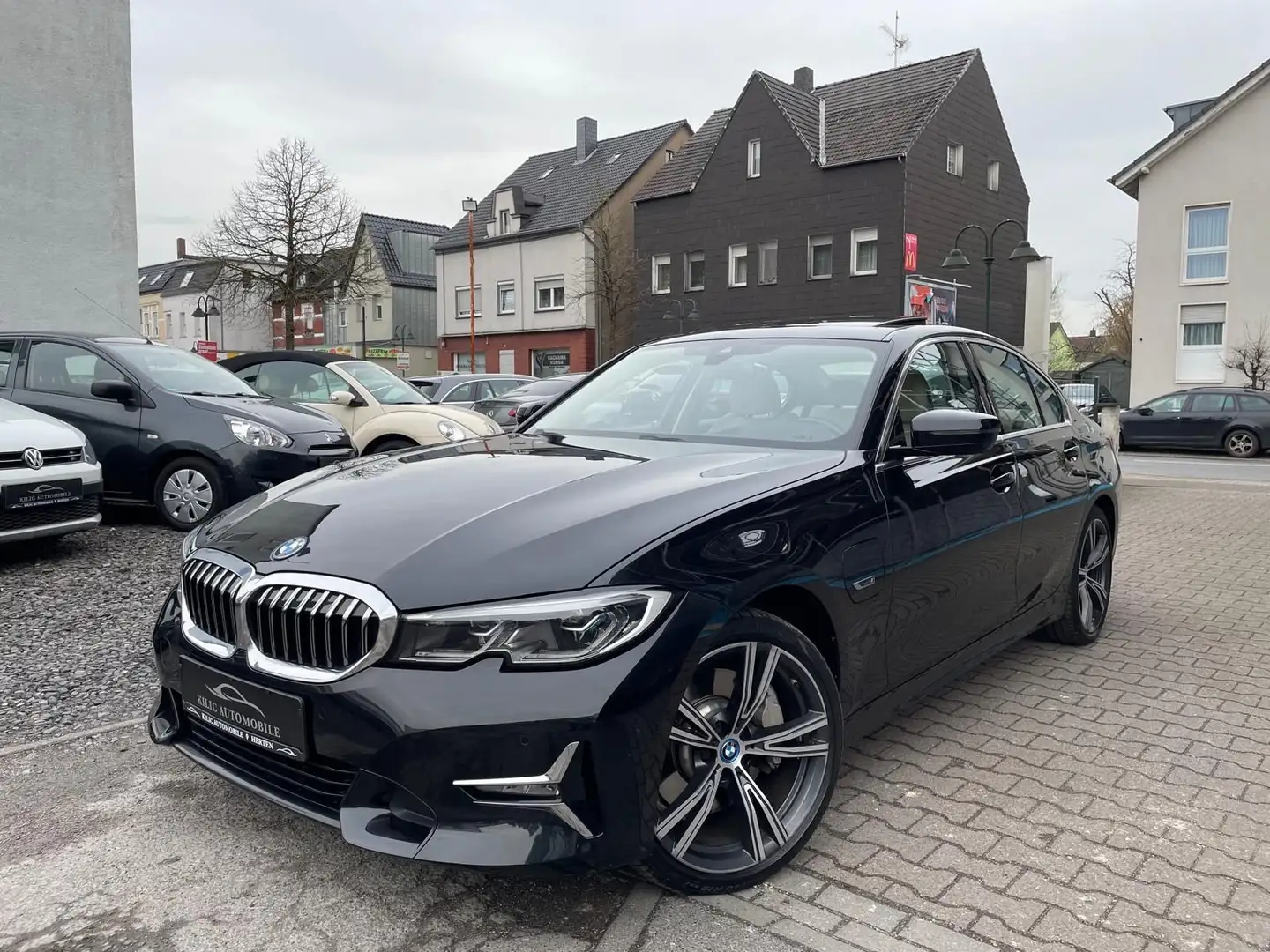BMW 330 e Luxury Line 1.Hand*HUD*LED*Kamera*Glasdach Nero - 1