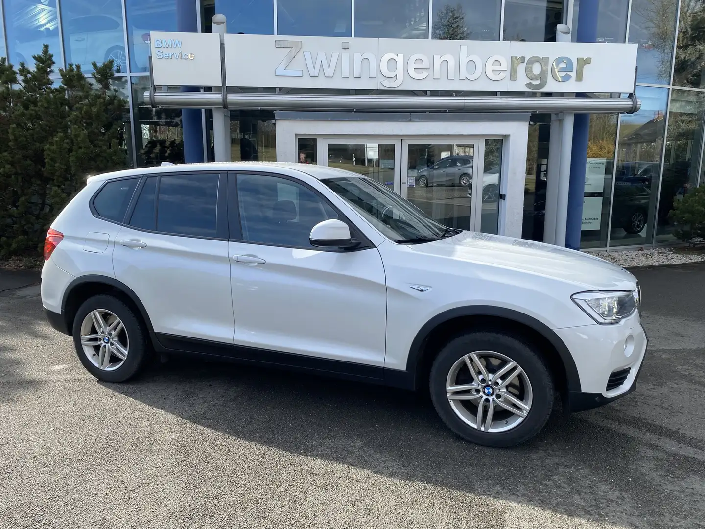 BMW X3 xDrive20d Hifi Navi Sitzhzg .  AHK Weiß - 1
