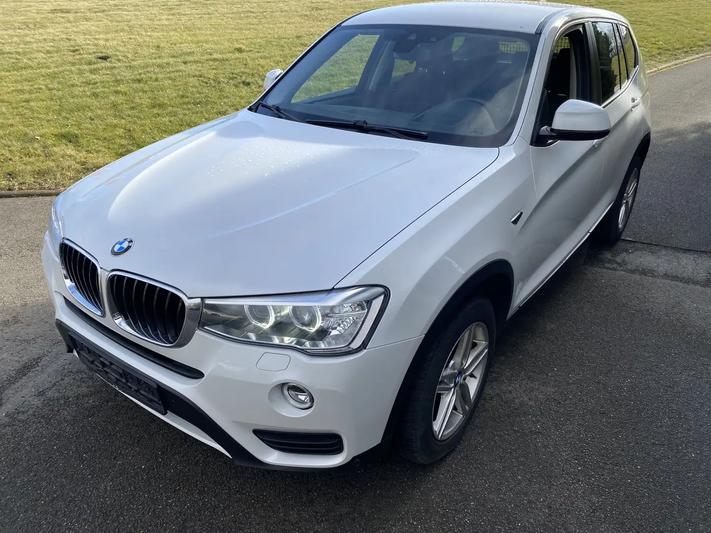 BMW X3 xDrive20d Hifi Navi Sitzhzg .  AHK Weiß - 2