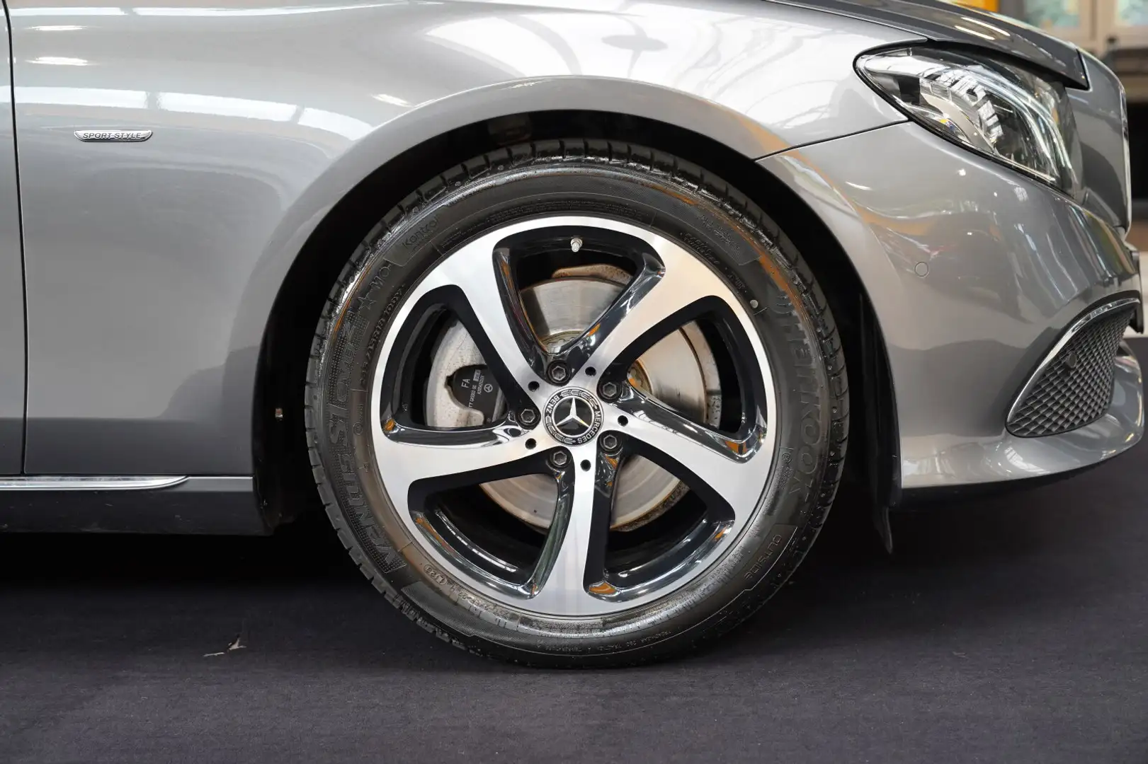 Mercedes-Benz E 220 E 220 d T AVANTGARDE SPORTSTYLE Kamera AHK DAB Grey - 2