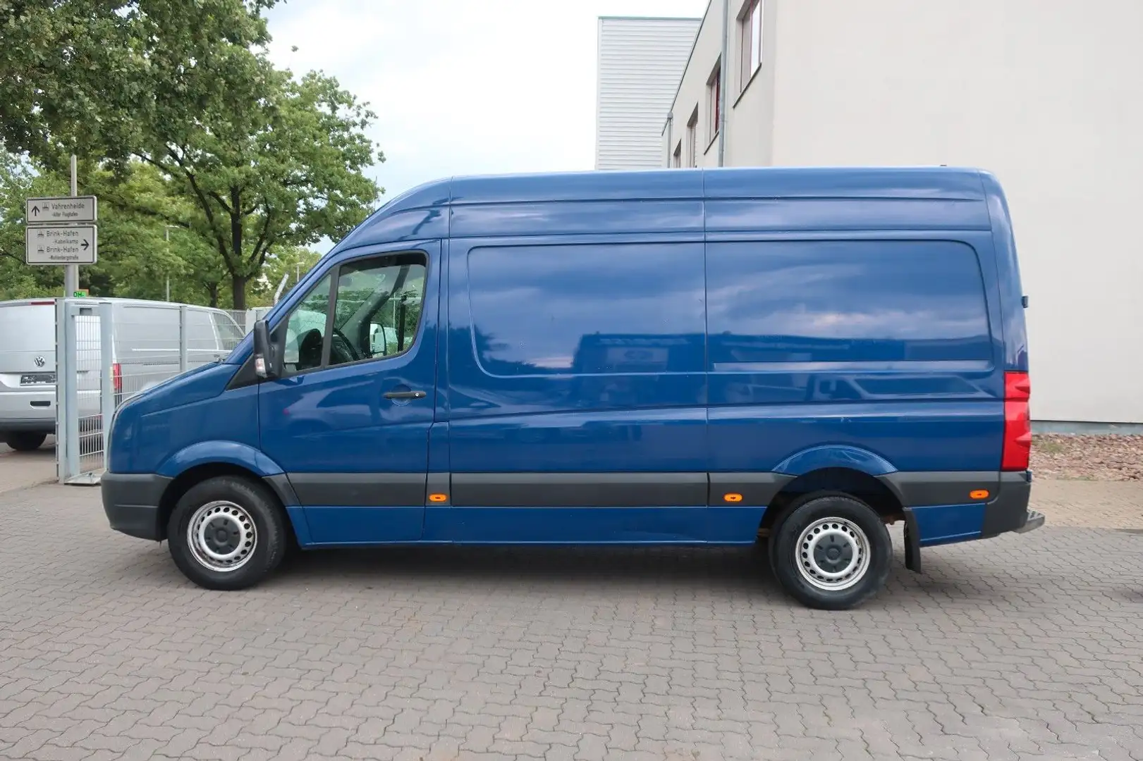Volkswagen Crafter Kasten 30 mittel L2H2 Hochdach/Klima/AHK Azul - 2
