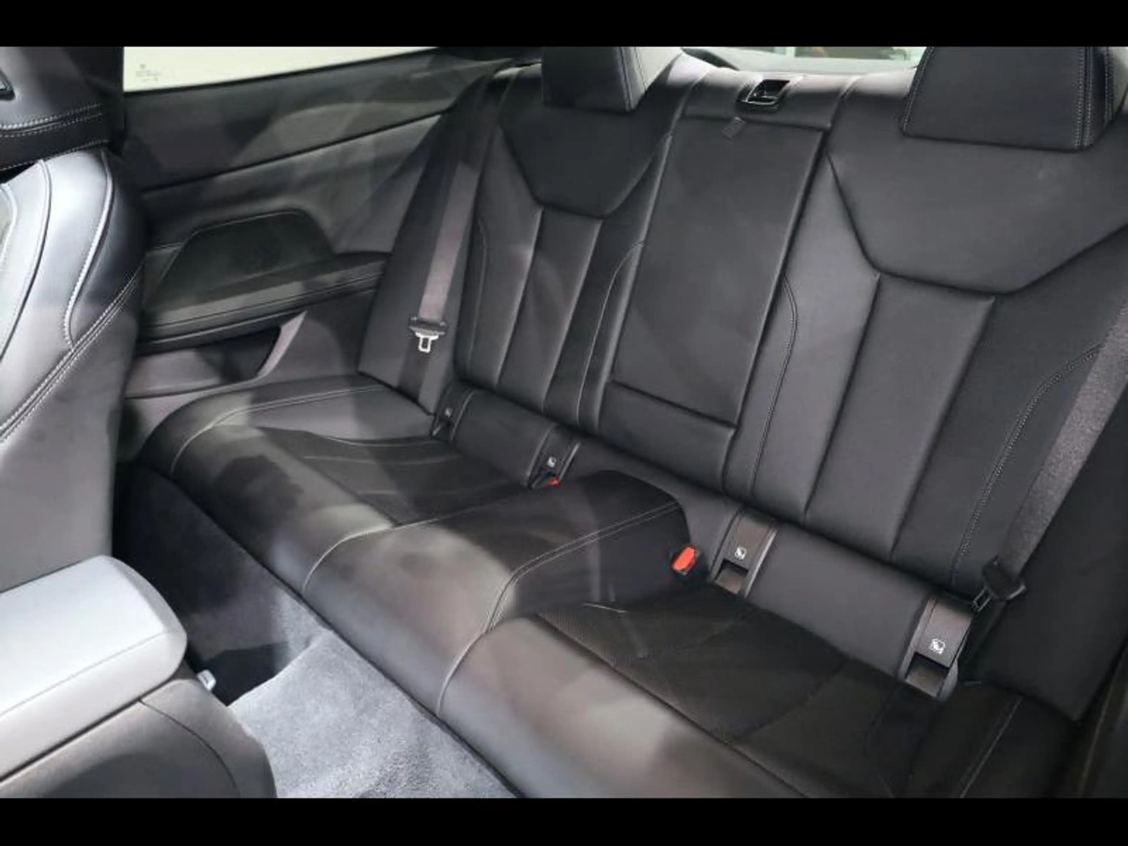 BMW 420 i Coupé Kit M Sport — photo 10