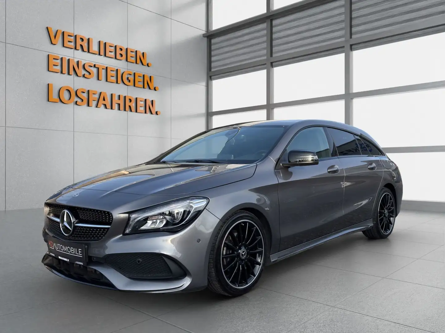 Mercedes-Benz CLA 200 d Shooting Brake Aut., AMG Line Grau - 1