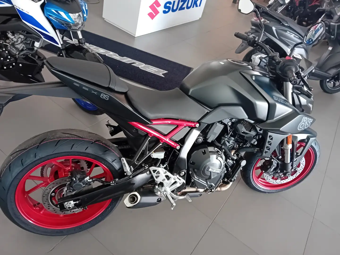 Suzuki GSX 8S Nero - 2