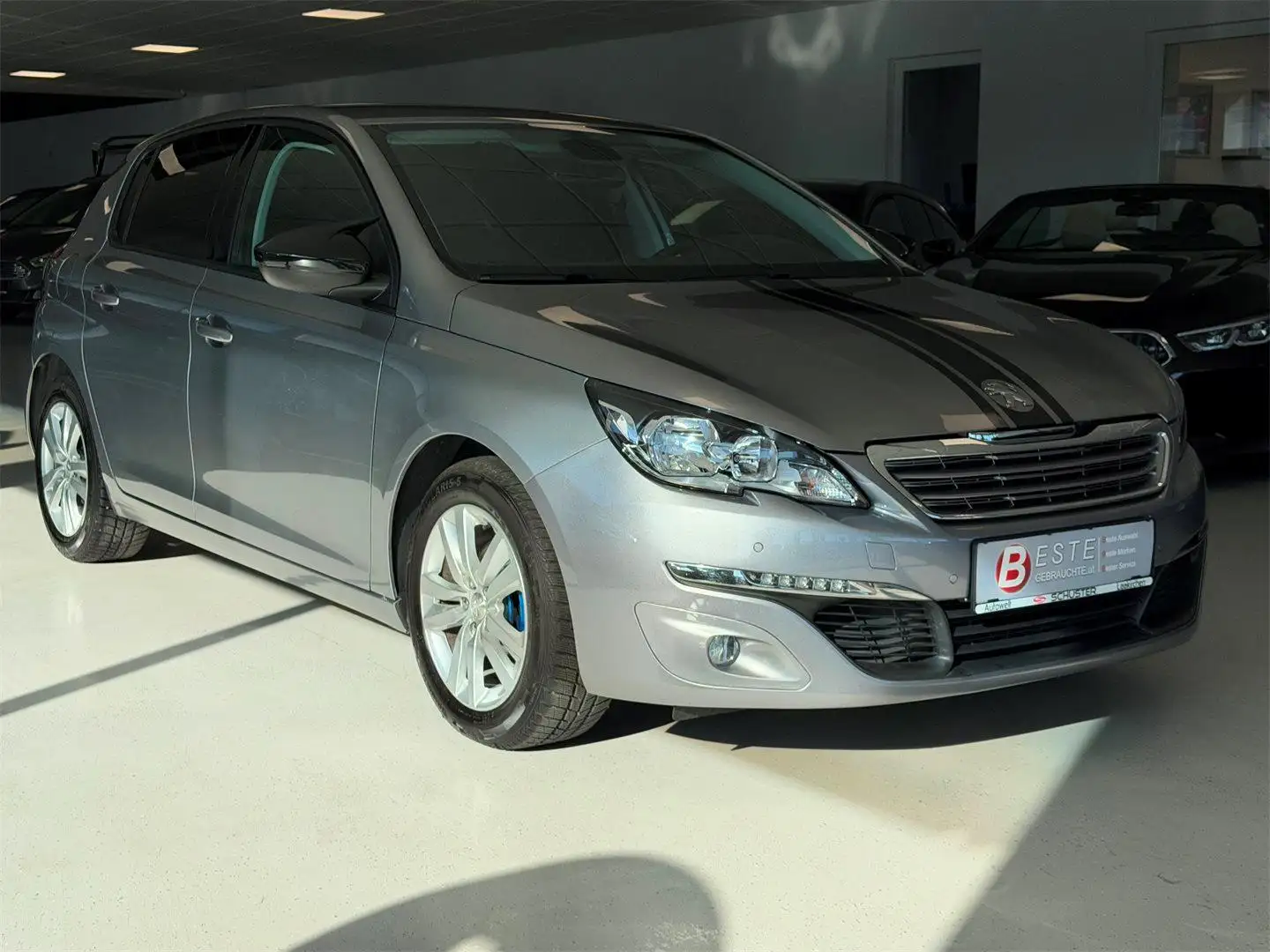 Peugeot 308 1,6 BlueHDI 120 Active Grau - 1