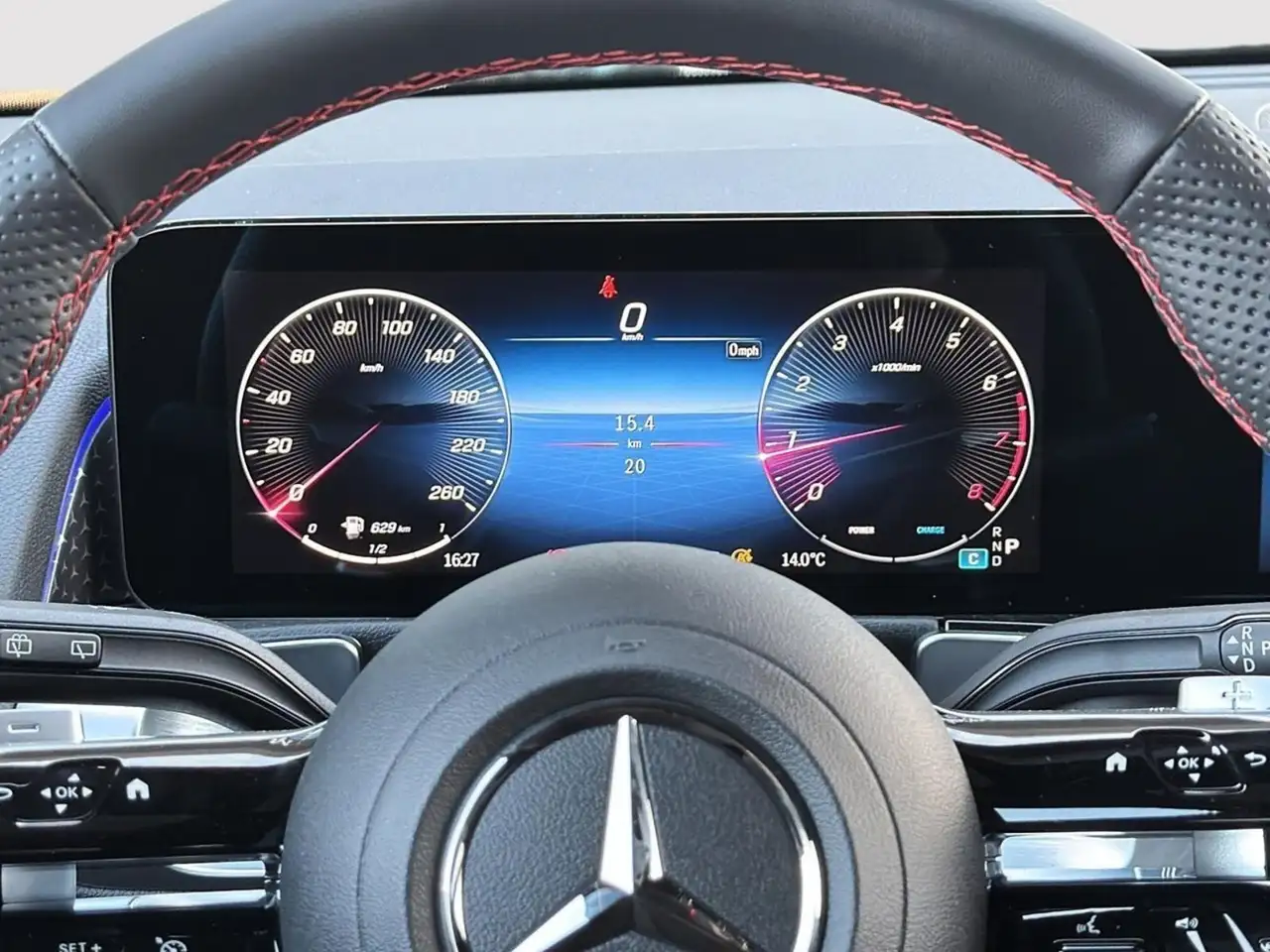 Mercedes-Benz GLB снимка Mercedes-Benz GLB