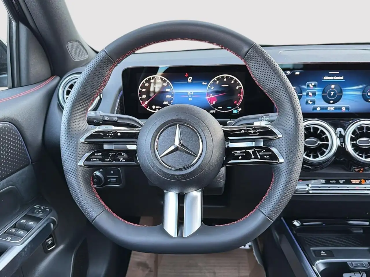 Mercedes-Benz GLB снимка Mercedes-Benz GLB