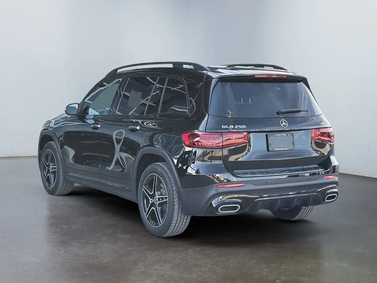 Mercedes-Benz GLB снимка Mercedes-Benz GLB
