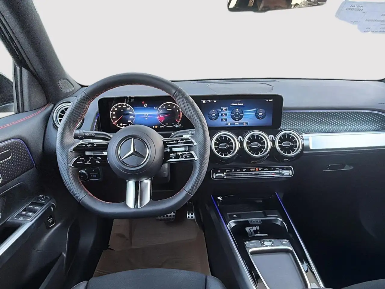 Mercedes-Benz GLB снимка Mercedes-Benz GLB