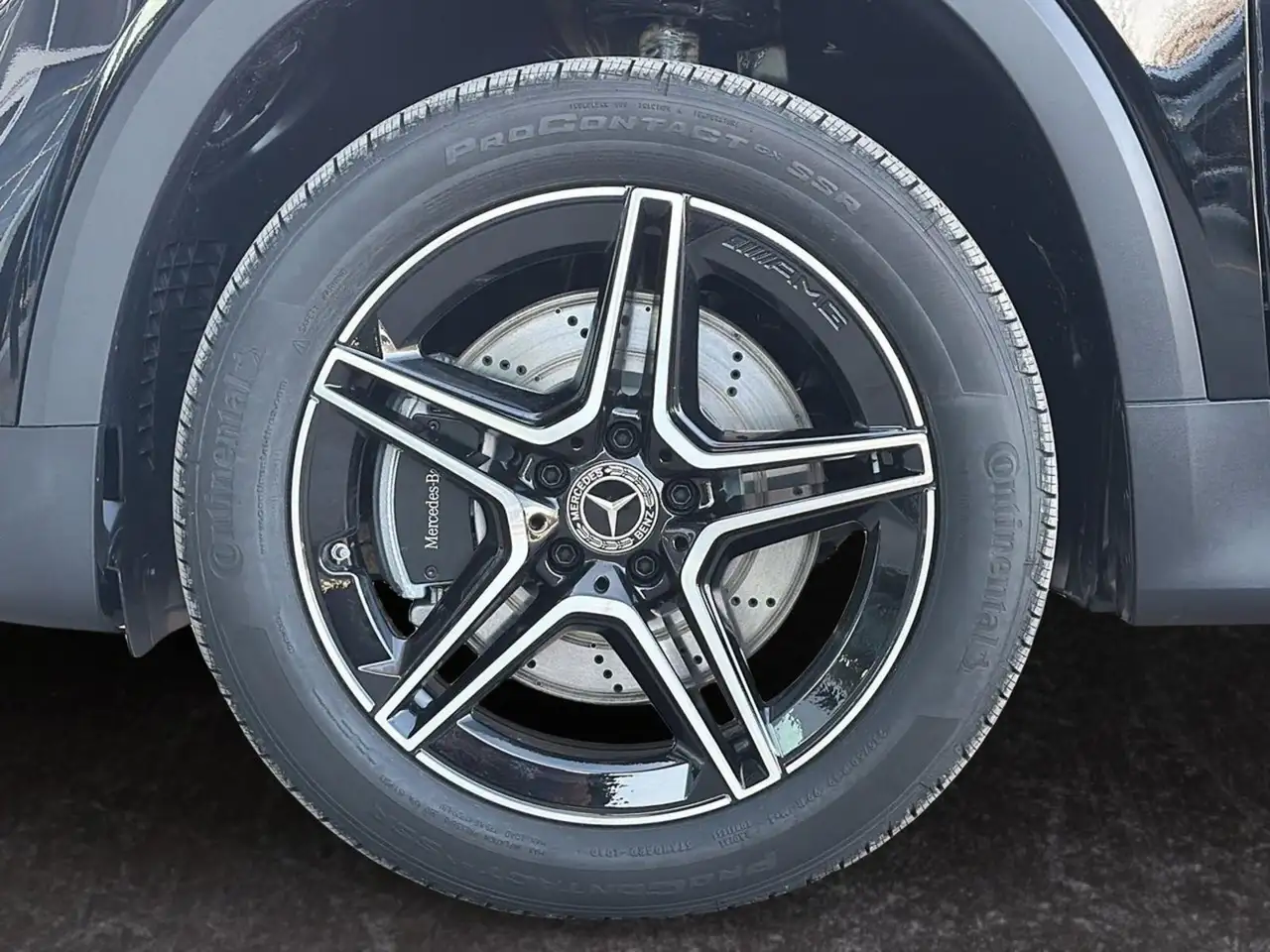 Mercedes-Benz GLB снимка Mercedes-Benz GLB