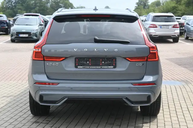 Volvo XC60 view 4