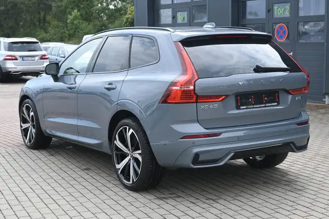 Volvo XC60 view 3