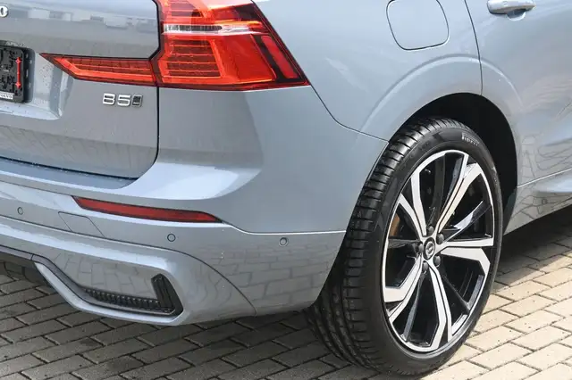 Volvo XC60 view 5
