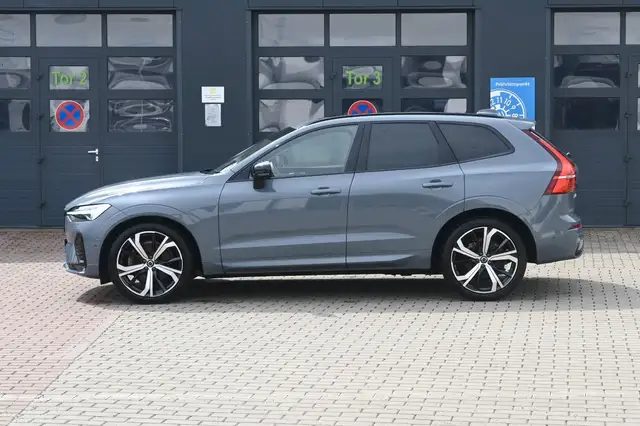 Volvo XC60 view 2