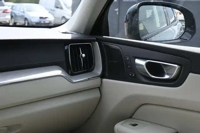 Volvo XC60 view 18