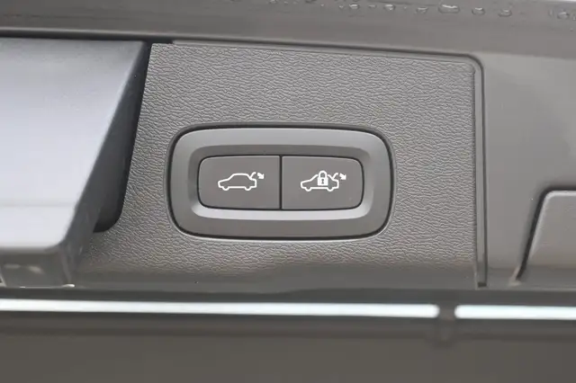 Volvo XC60 view 8