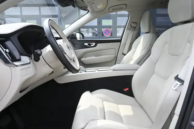 Volvo XC60 view 11