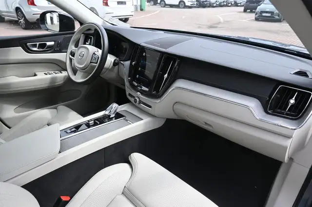 Volvo XC60 view 13