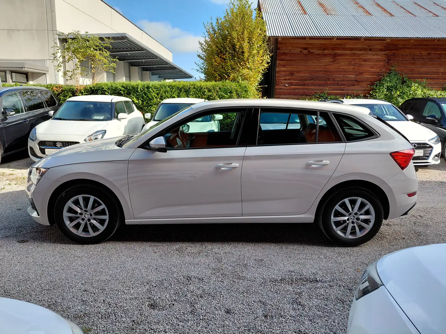 Skoda Scala 1.0TSI 110 Ambition DSG * LED, AHK, Navi, PDC * Weiß - 2