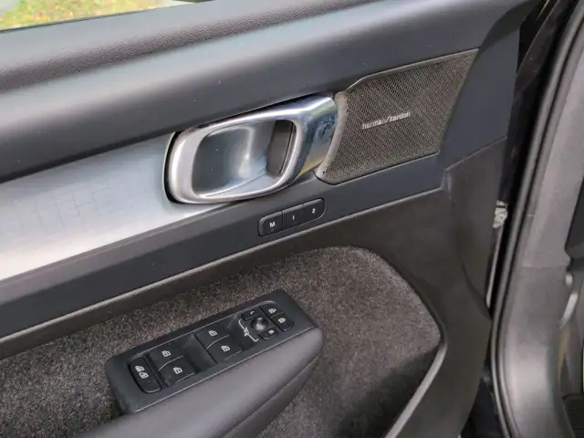 Volvo XC40 view 10