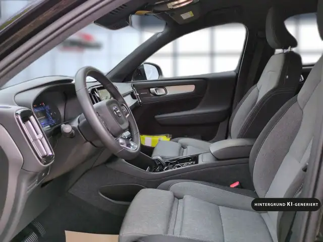 Volvo XC40 view 12