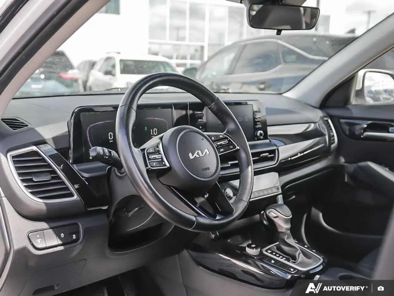 Kia Seltos снимка Kia Seltos