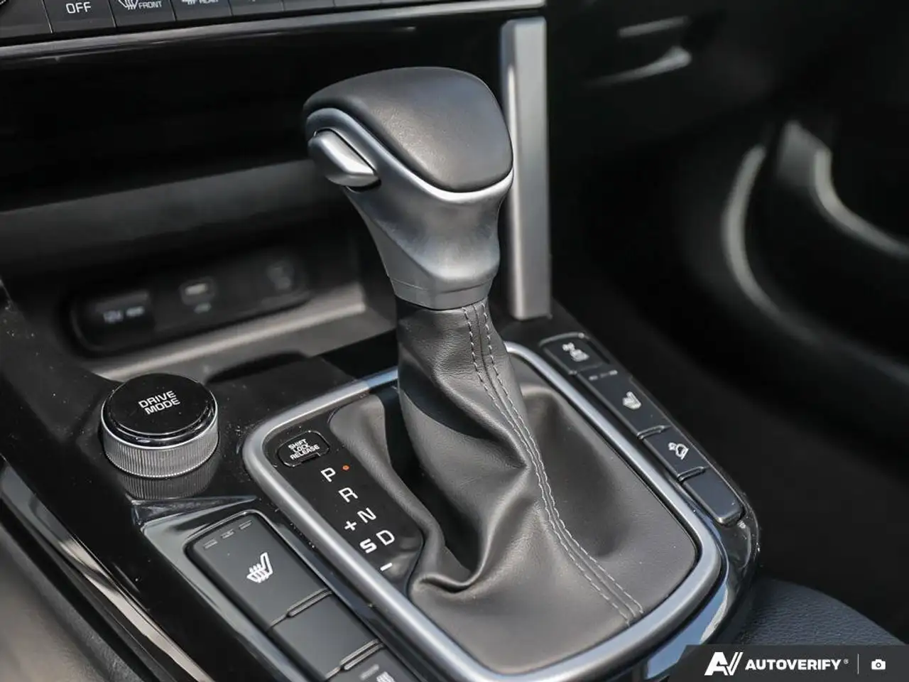 Kia Seltos снимка Kia Seltos