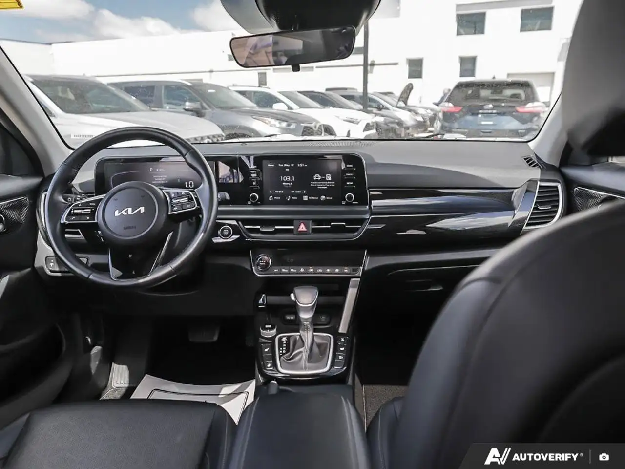 Kia Seltos снимка Kia Seltos