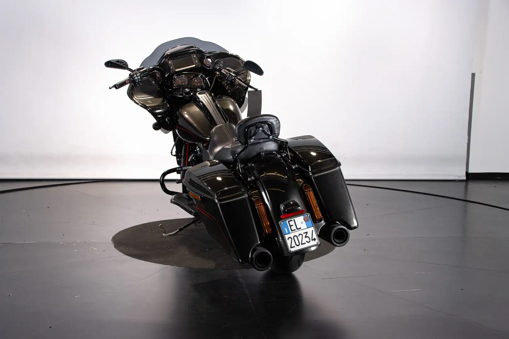 Harley-Davidson Road Glide CVO Nero - 2