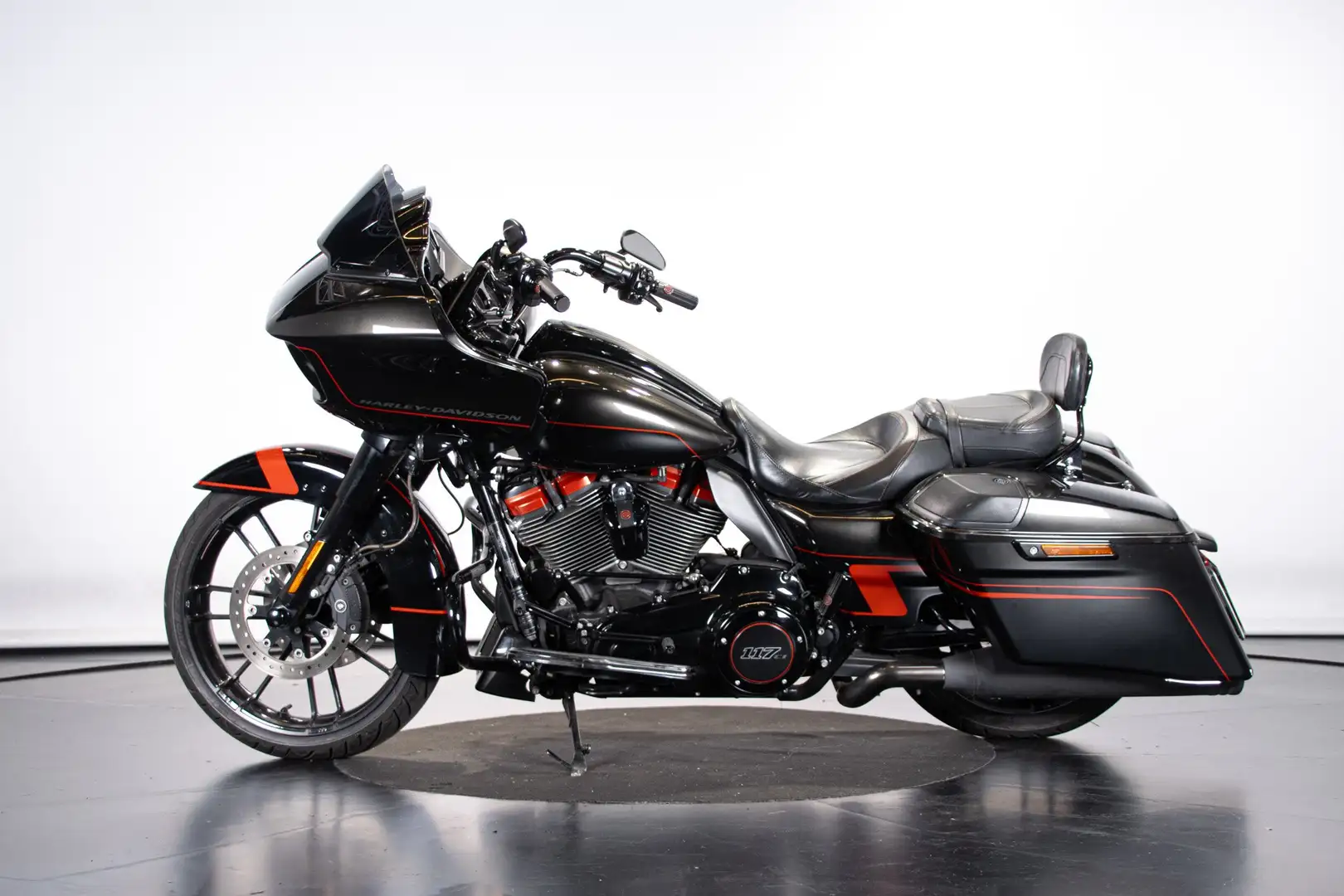 Harley-Davidson Road Glide CVO Nero - 1
