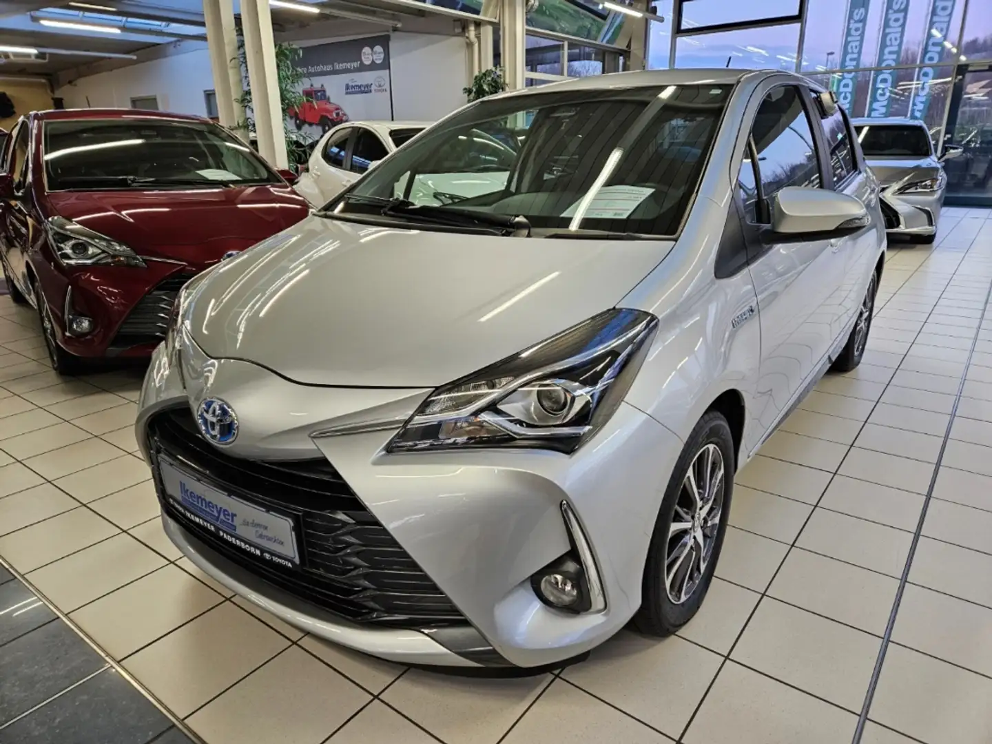 Toyota Yaris Hybrid Y20 Club Klimaautomatik Rückfahrkamera Aluf Silber - 1