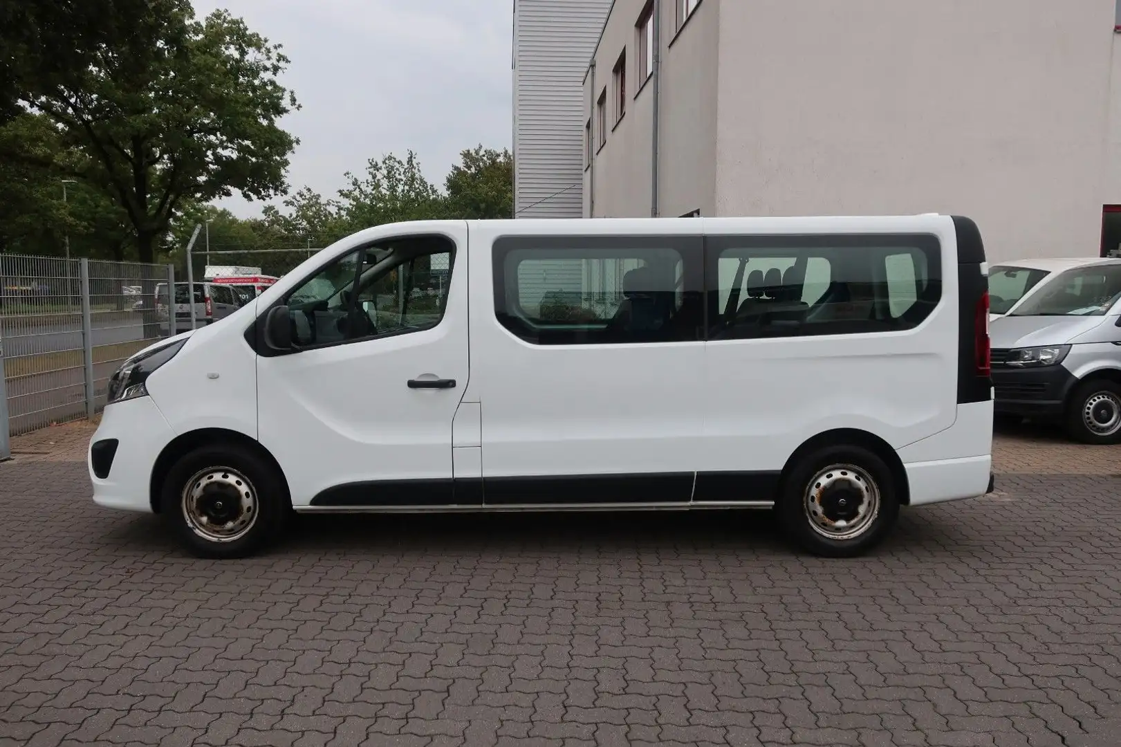 Opel Vivaro 1. Hand/ 9 Sitzer / Klima /PDC Fzg Nr:101 Weiß - 2