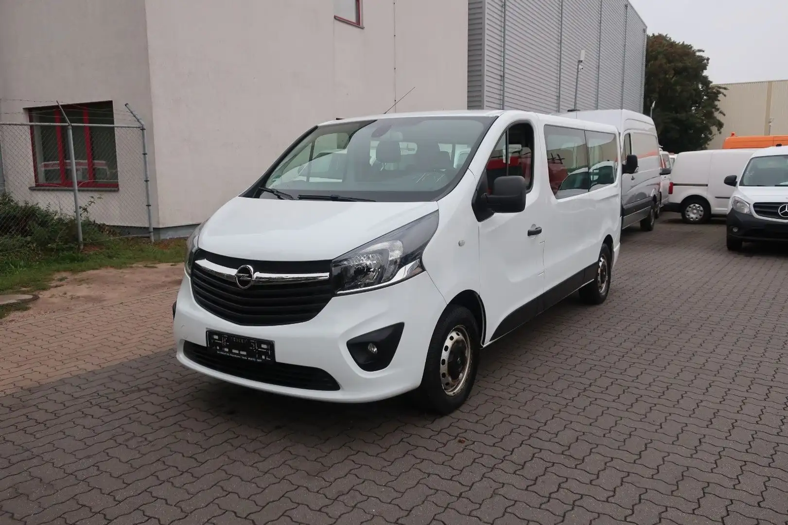 Opel Vivaro 1. Hand/ 9 Sitzer / Klima /PDC Fzg Nr:101 Weiß - 1