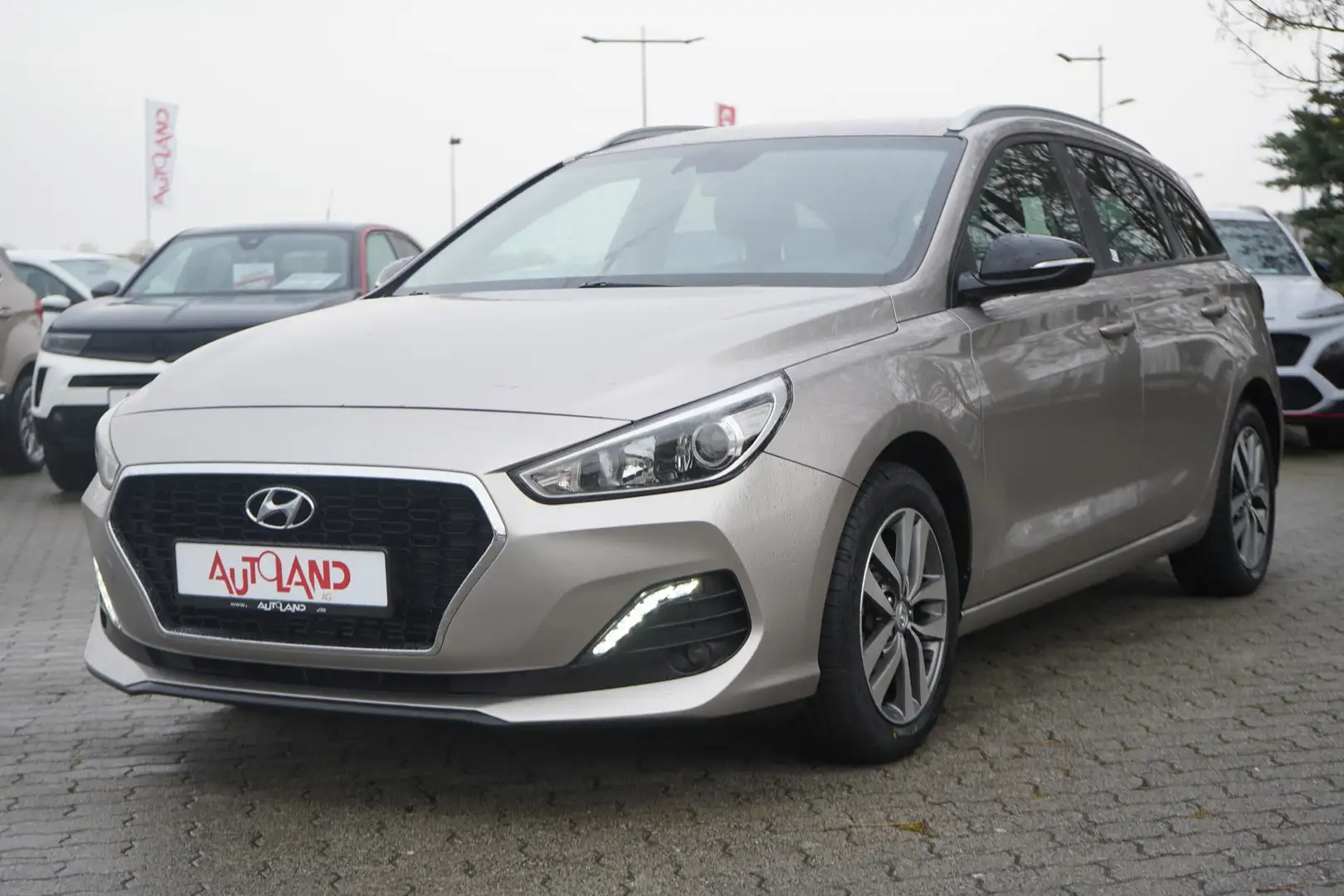 Hyundai i30 Kombi 1.0 T-GDI Trend AHK Navi Kamera DAB Beige - 2