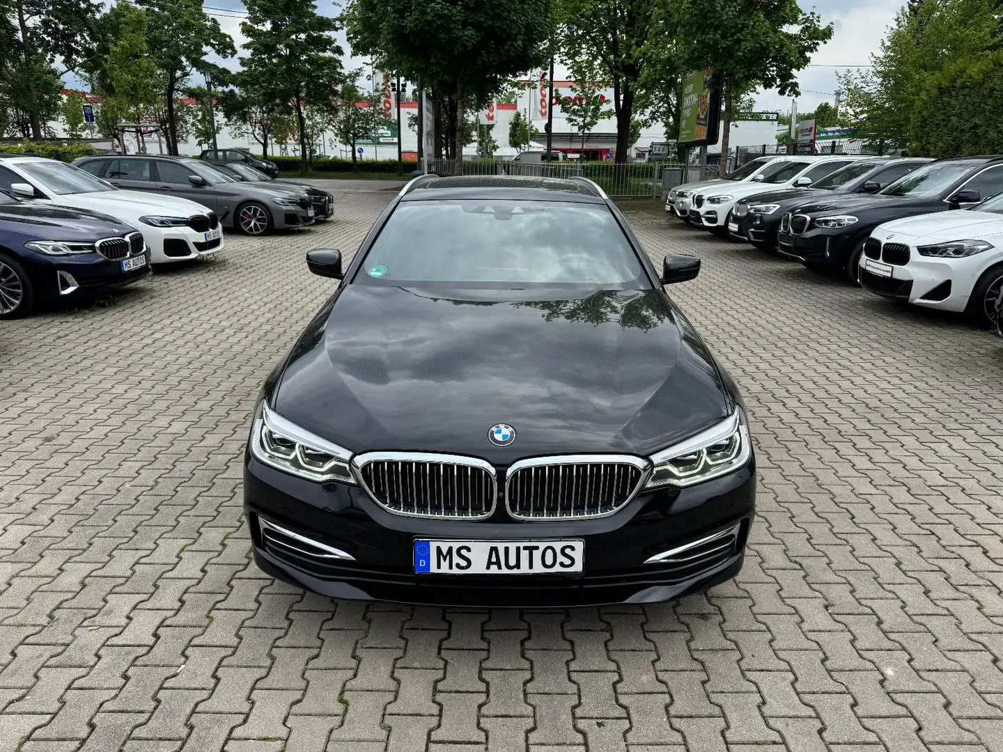 BMW 520 d Luxury Line*Panorama*Head Up*360 Kamera Schwarz - 2
