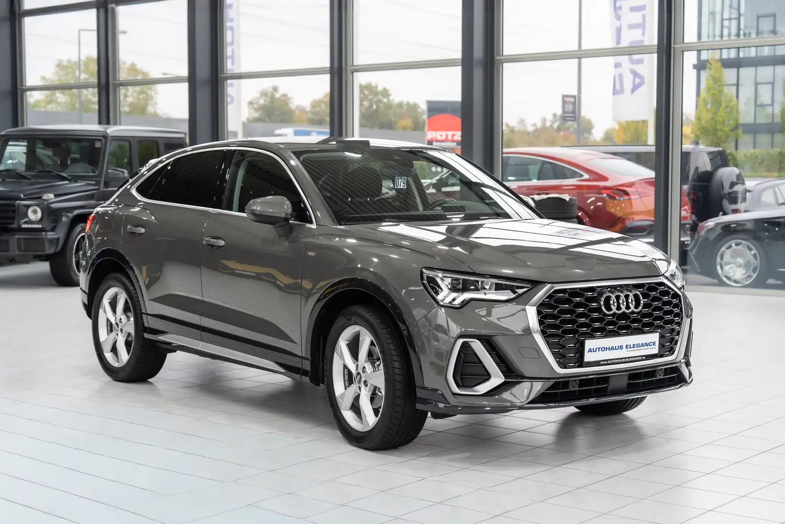 Audi Q3 Sportback 35 TFSI*S-LINE*LED*19"LM*KAMERA*ACC Grau - 2