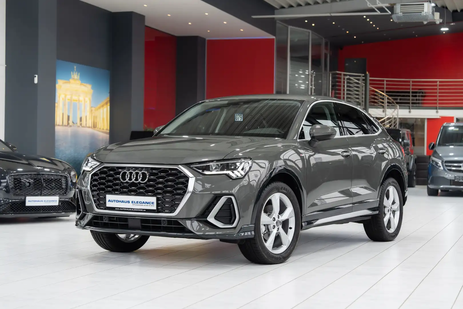Audi Q3 Sportback 35 TFSI*S-LINE*LED*19"LM*KAMERA*ACC Grau - 1