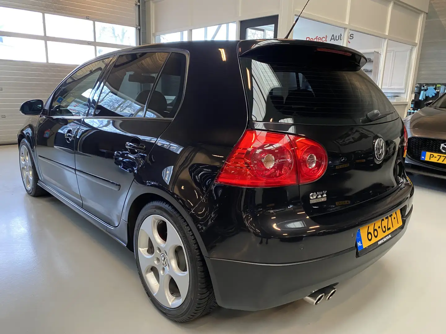 Volkswagen Golf GTI 2.0 TFSI Limited edition 240 stuks Origineel NL Zwart - 2