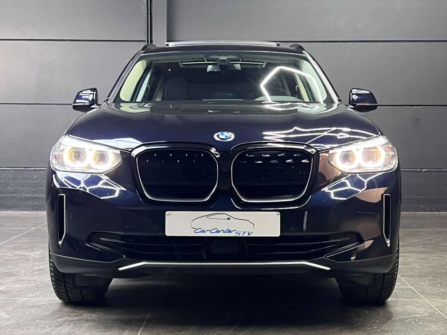 BMW iX3 80 kWh / Sport pack / Pano dak / Memory seats / Noir - 2