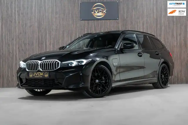 BMW 320 3-serie Touring 320e M Sport PANO LED