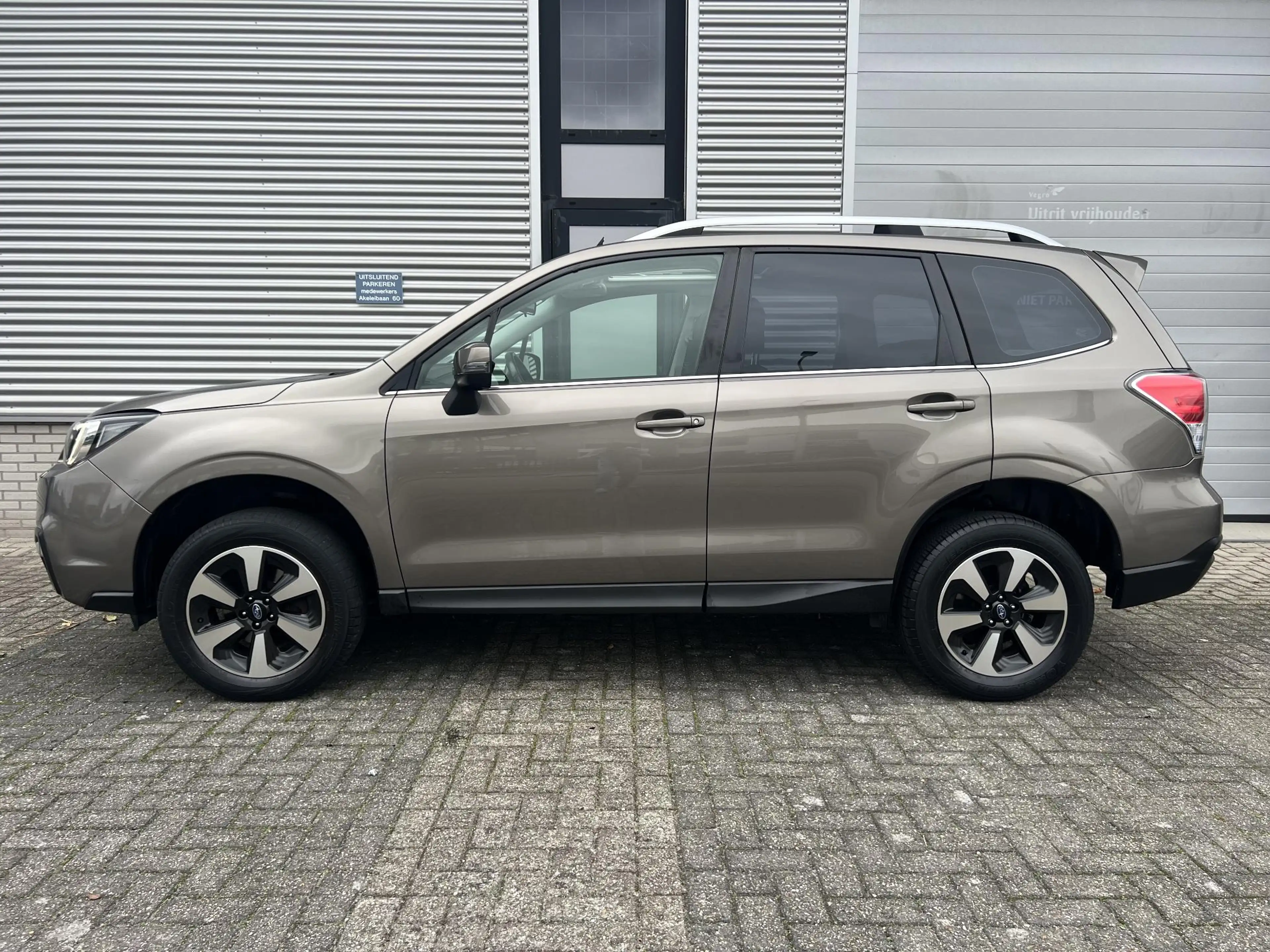 Subaru Forester 2.0 Luxury Plus Eyesight Automaat | Trekhaak | 17" — photo 3